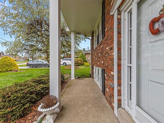 5th image of 406 Newport Dr