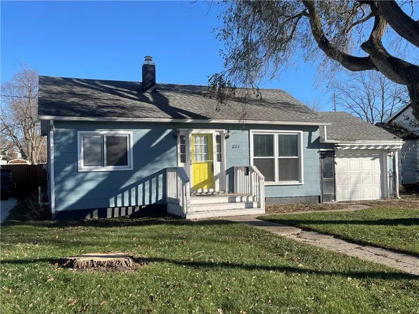 824 S 3rd St, Hoopeston, IL 60942