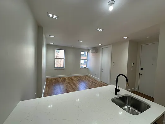 Rented by Space Link Realty | media 4