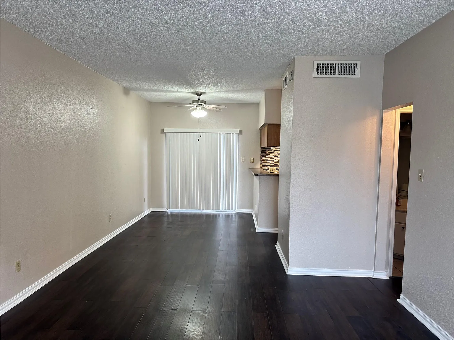 2 bed, 2.5 bath, 1220 sqft, $1,650 — Photo 4