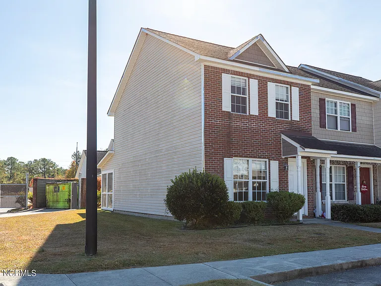 401 Springwood Dr — Photo 2