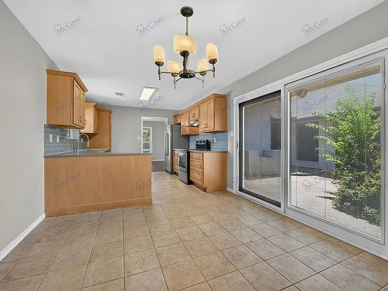 4900 Ledgestone Dr — Photo 7