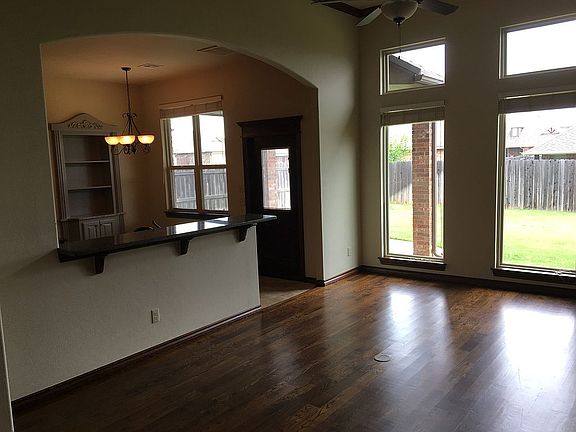 High ceilings/windows 