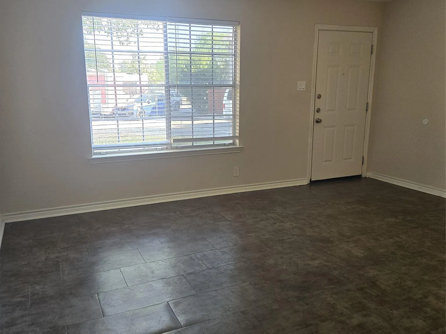 2 bed, 1.5 bath, 900 sqft, $1,595 — Photo 3