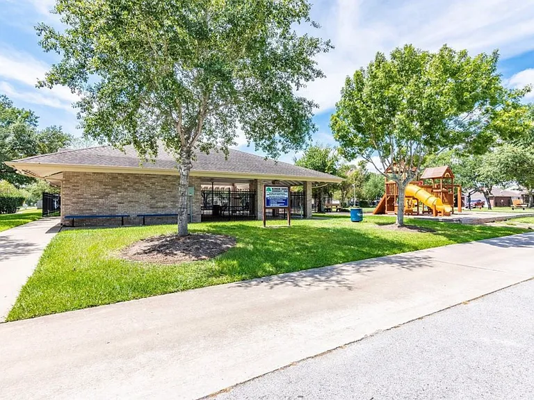 1835 Oak Ridge Dr — Photo 23