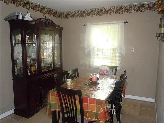 3rd image of 8176 Essen Way