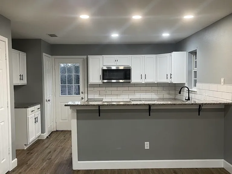 19574 FM 2767 — Photo 4