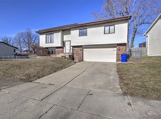 1960 W Melrose Dr, Decatur, IL 62526