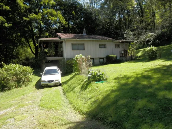 4712 Shearsburg Rd, New Kensington, PA 15068