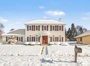 2297 Lakeside Dr, Aurora, IL 60504