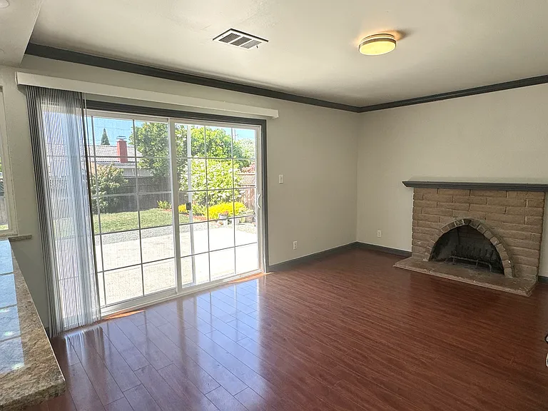 36320 La Salle Dr — Photo 3