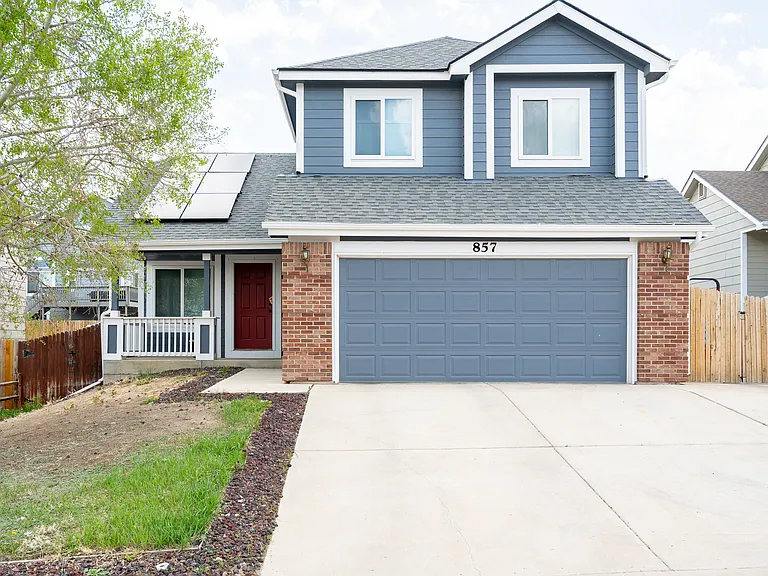 857 Regent Ct — Photo 1