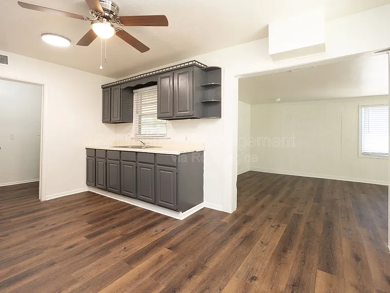 631 N Mount Carmel St — Photo 18