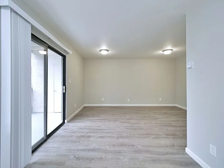 920 Fletcher Ln #203 — Photo 7