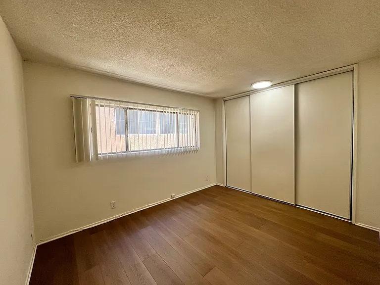 13031 Oxnard St #1 — Photo 14