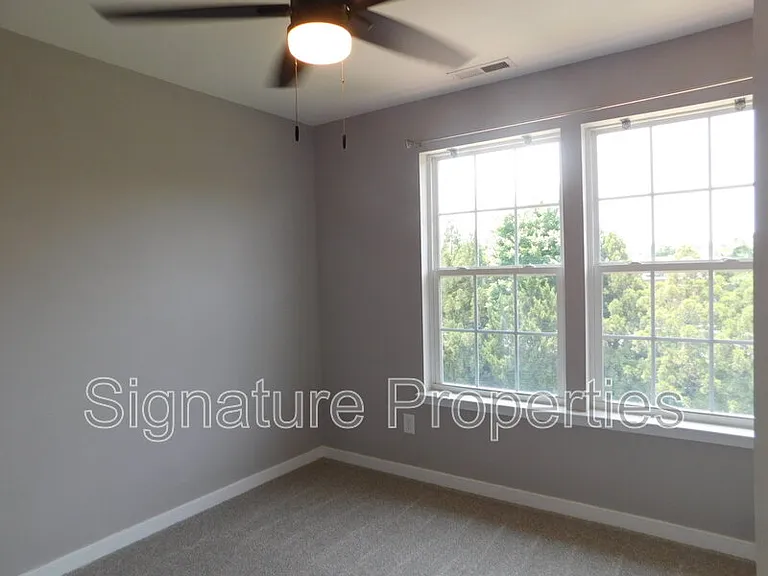 8197 Belton Cir — Photo 42