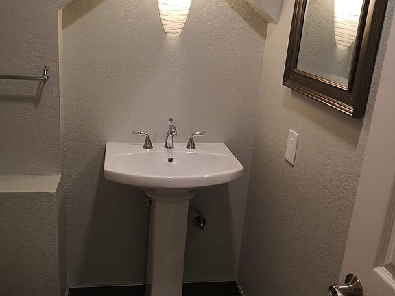 5th image of 2411 Carlmont Dr