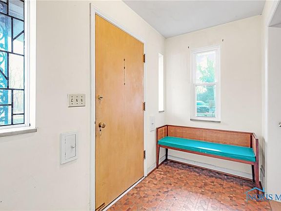 5th image of 1660 N Cove Blvd
