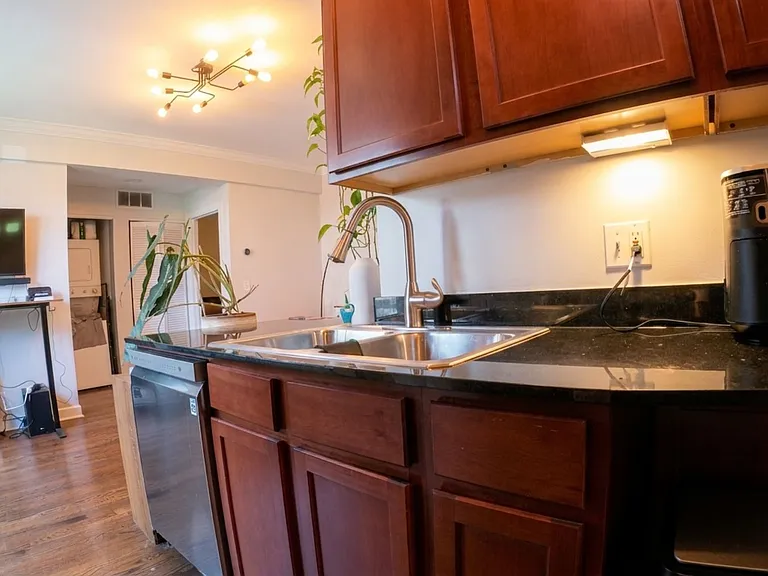 W Cornelia Ave — Photo 8