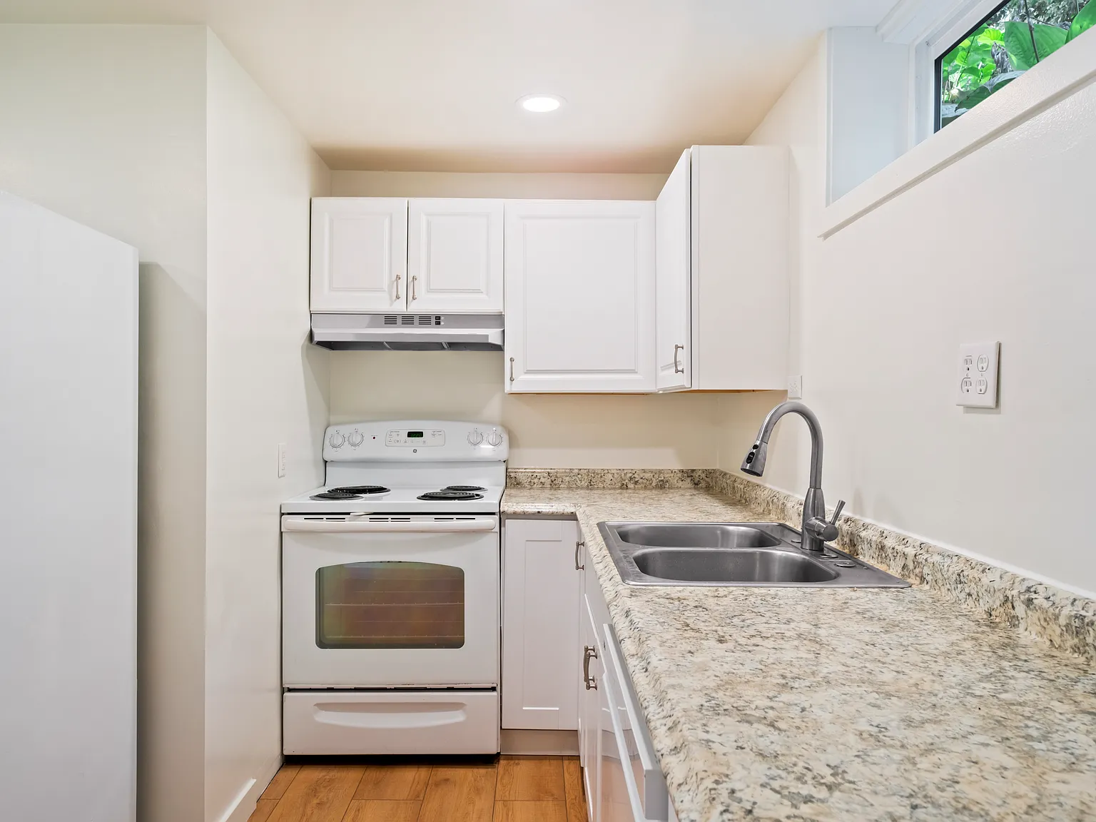 1 bed, 900 sqft, $2,200 — Photo 3