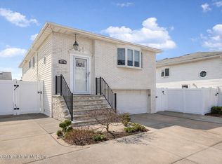 25 Bamberger Ln, Staten Island, NY 10312