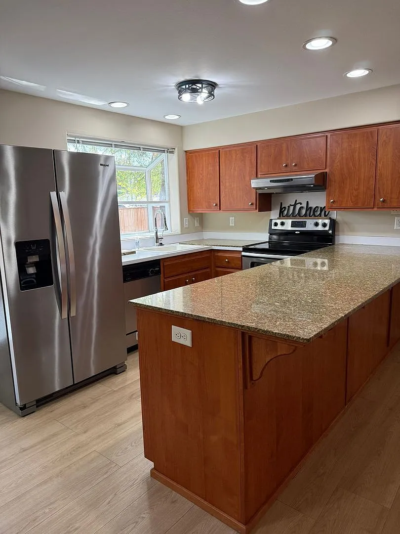 3 bed, 1.5 bath, 1344 sqft, $2,400 — Photo 4