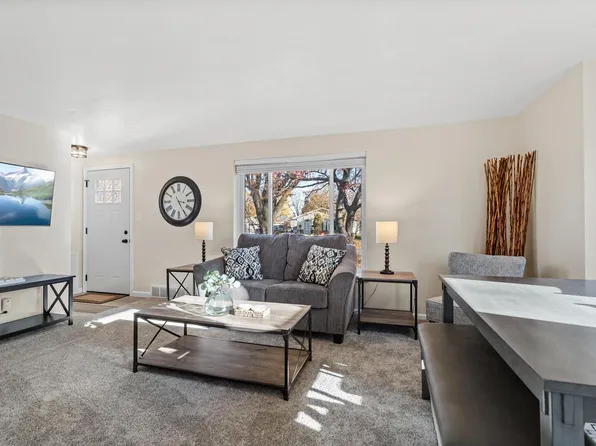 1222 S Oneida St, Green Bay, WI 54304