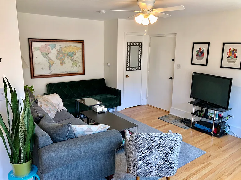 4544 N Wolcott Ave #8 — Photo 2