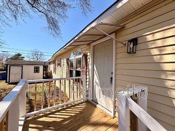 2nd image of 3911 Persimmon St