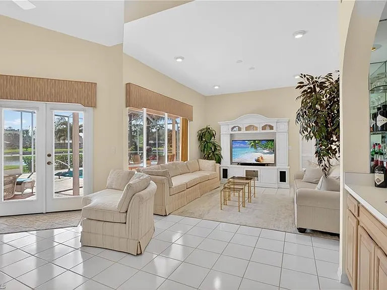 6687 Huntley Ln S — Photo 16