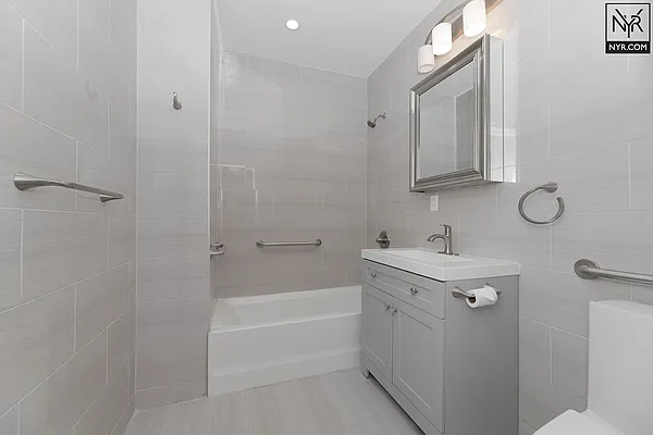 Rented by New York Residence | media 37