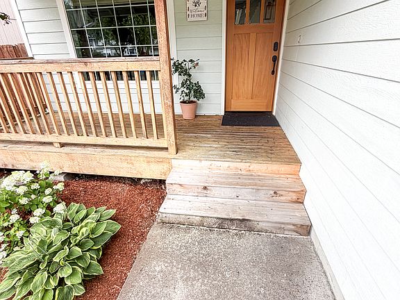 3rd image of 745 Riverside Ln E