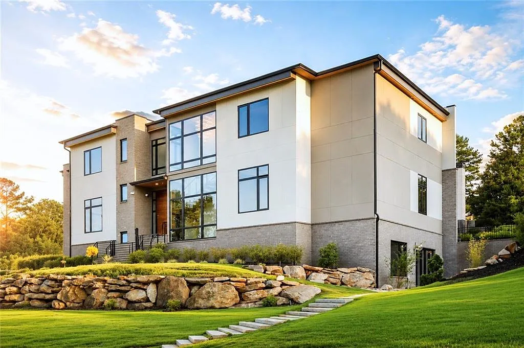 6 bed, 9.0 bath, 9229 sqft, $30,000 — Photo 2
