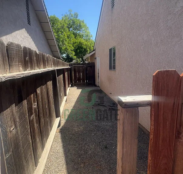 2201 Meadow Glen Dr — Photo 15