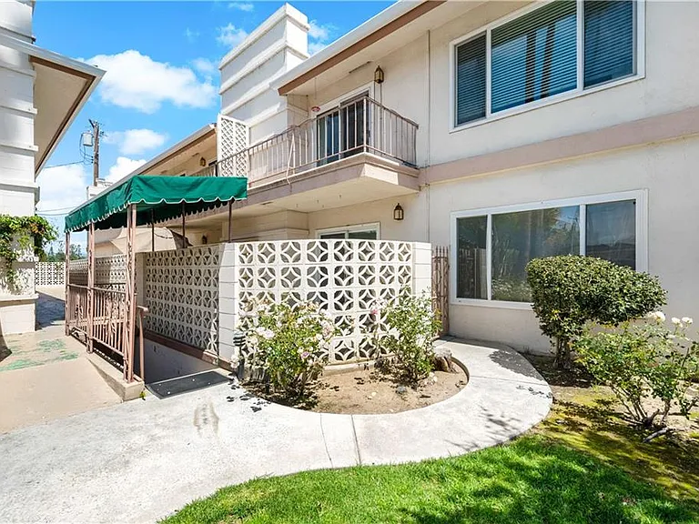 1360 Shadow Ln #M — Photo 6