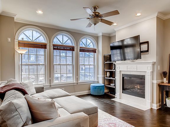 2nd image of 3046 N Oakley Ave #1S