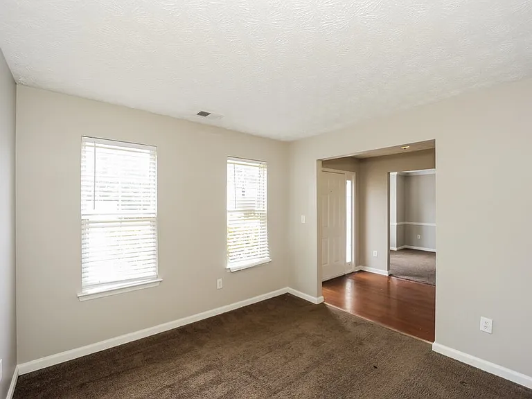 375 Birchmere Close SW — Photo 5