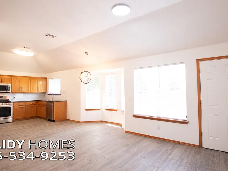 5004 SE 52nd St — Photo 13