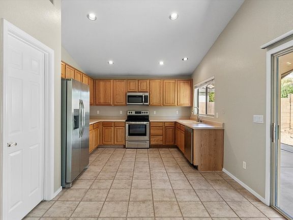 5th image of 312 E Mesquite St