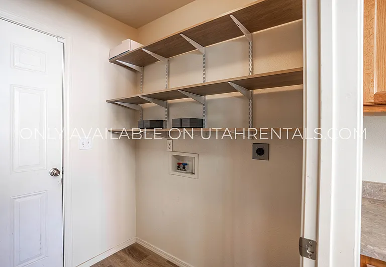 215 S 1050 W — Photo 13