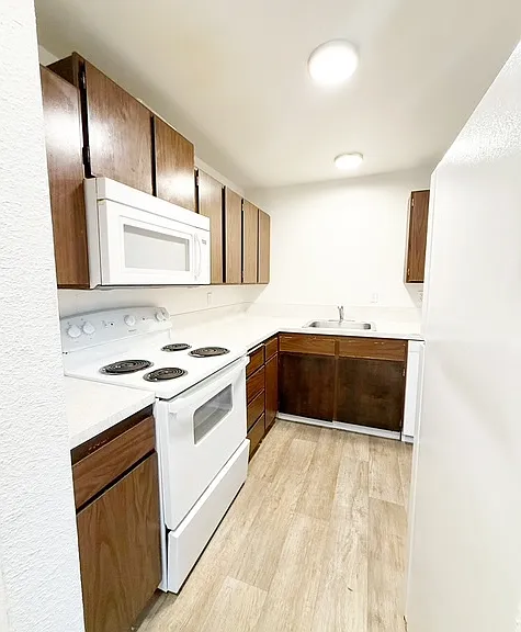1628 Trenton Ave — Photo 6
