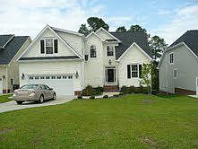 168 Lamplighter - Front Lawn