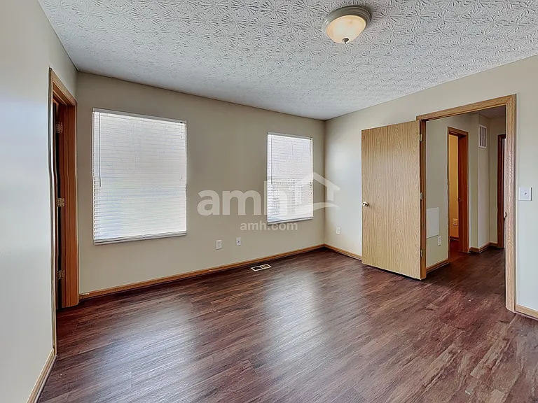 8245 Crete Ln — Photo 10