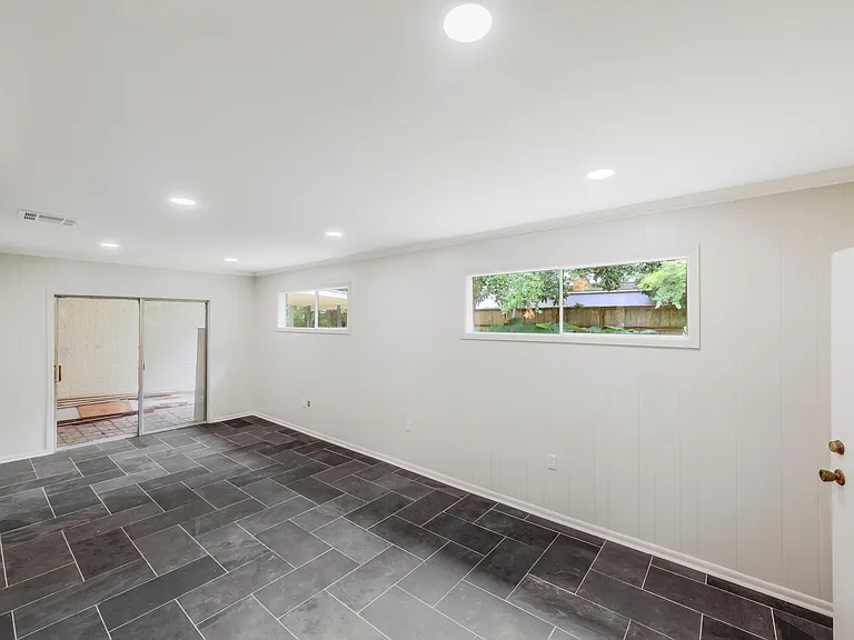 900 Oaklawn Ave — Photo 6