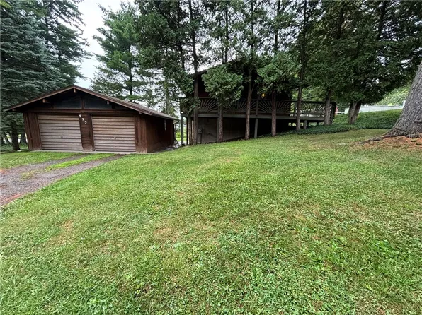 992 E Maple Ave, Newark, NY 14513