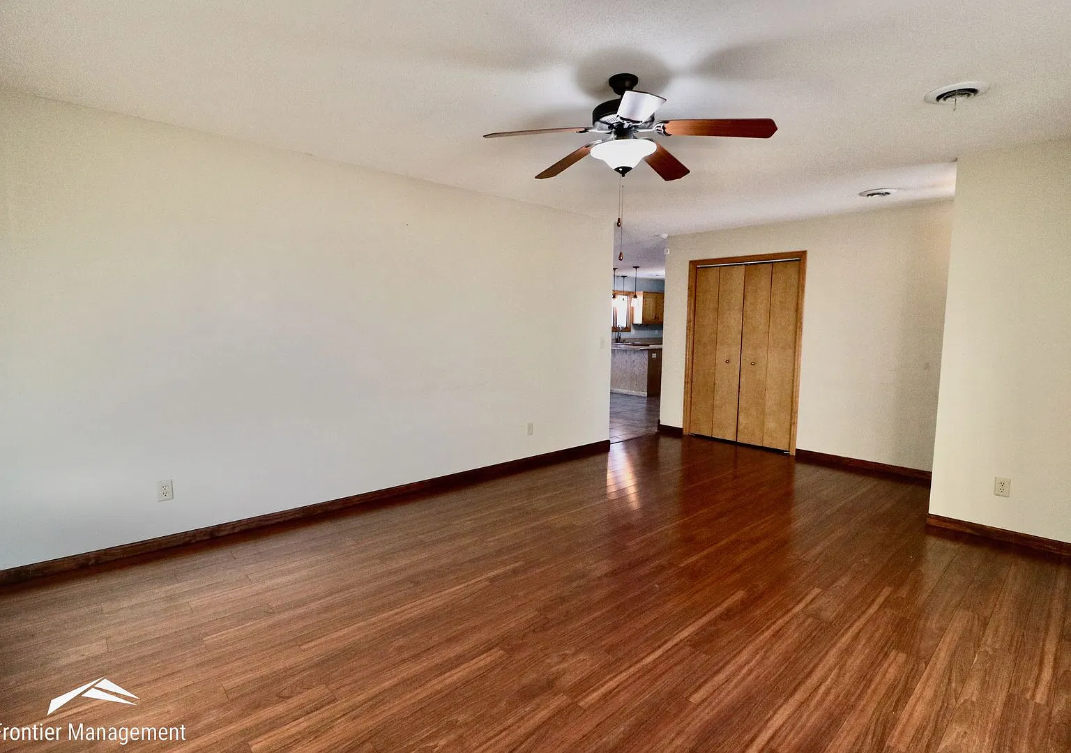 Beautiful 3 bedroom home just minutes from Manhattan and Fort Riley! — Photo 3
