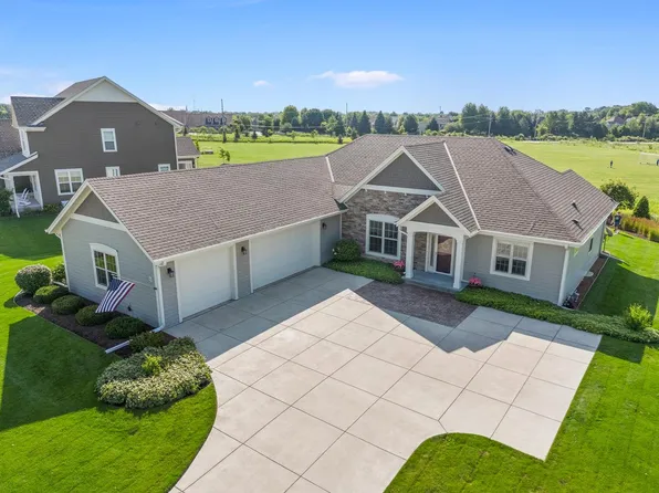 W77N420 Prairie View ROAD, Cedarburg, WI 53012