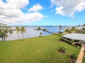 150 SE Four Winds Dr