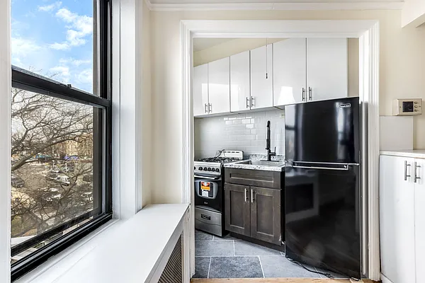 Sold by SERHANT. | media 4