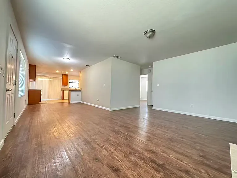 9559 Meadowgreen Cir — Photo 4